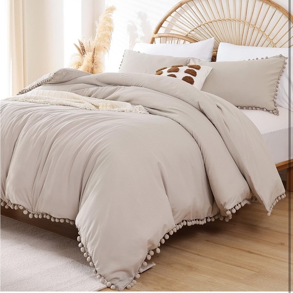 Queen Comforter Set - Comforter Queen Size Sets with Ball Pom Fringe - Picture 4 of 4